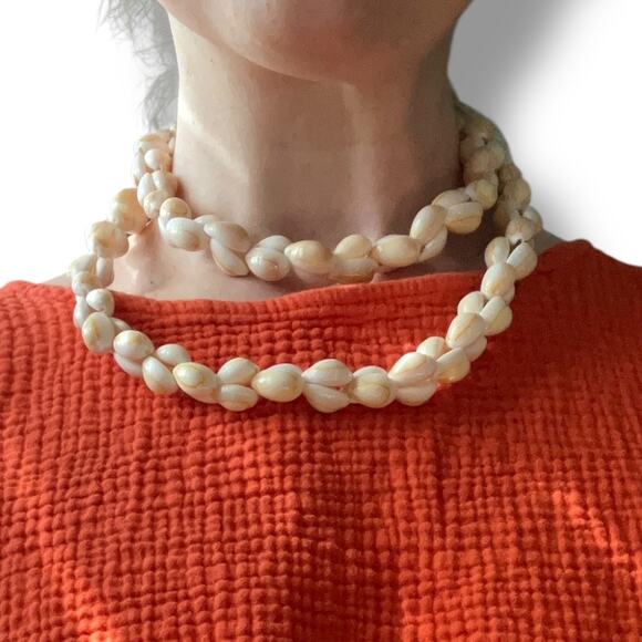Vintage 70s Cowrie Shell Necklace | 36” Boho Beach Lei Made in Philippines - Picture 4 of 5